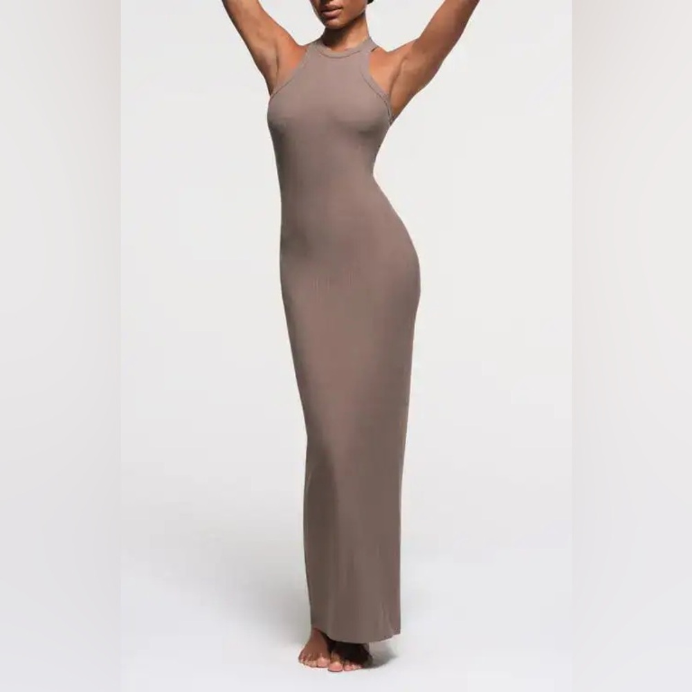 SKIMS Soft Lounge High Crewneck Tank
Dress - AMETHYST, Size Small